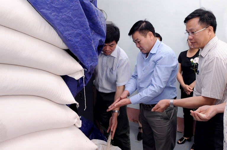 Gạo Dự trữ Quốc gia đến với Mocbai1 chính thức uy tín nghèo nơi địa đầu Tổ quốc